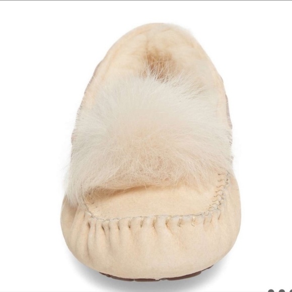 UGG(R) Dakota Water Resistant Pompom Slipper - Picture 4 of 8